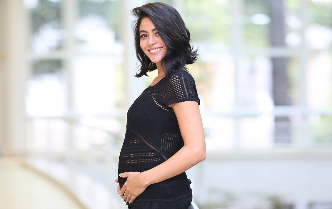 A gravidinha Carol Castro posta poema tocante para a filha