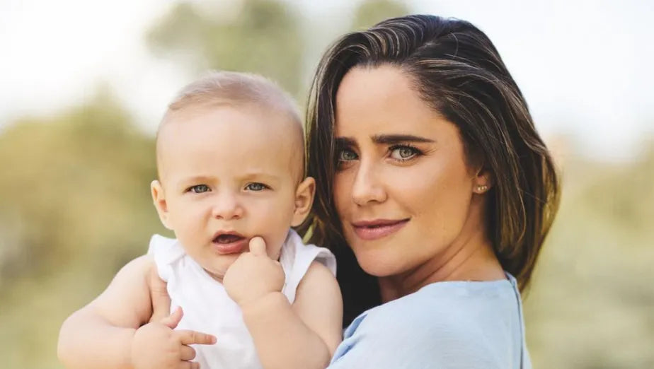 Fernanda Vasconcellos dá "pausa" na carreira para viver a maternidade: "Não consigo largar a cria"