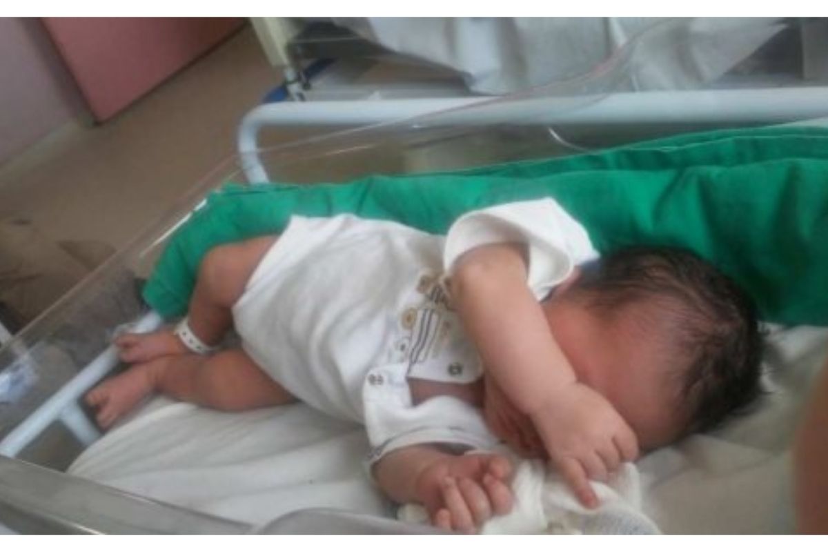 Mulher confunde gestação com menopausa e descobre que está grávida durante trabalho de parto