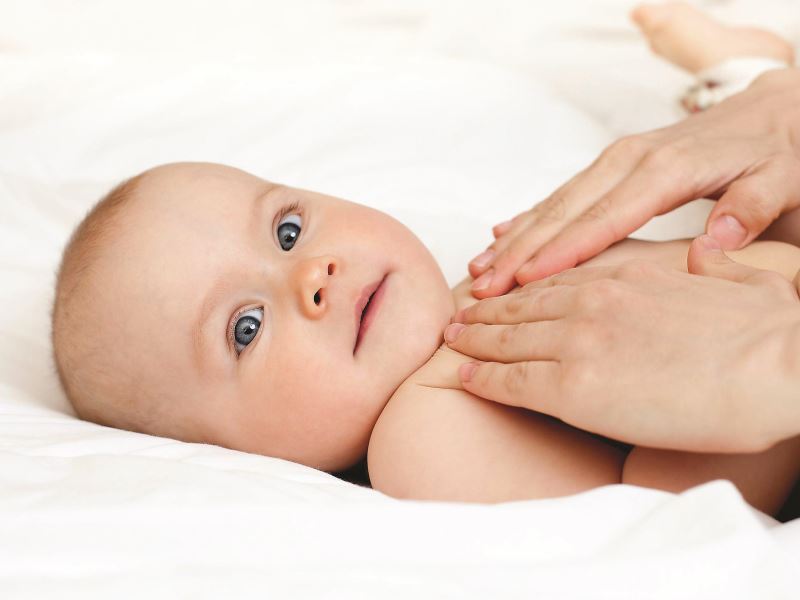 Como cuidar do refluxo com osteopatia pediátrica