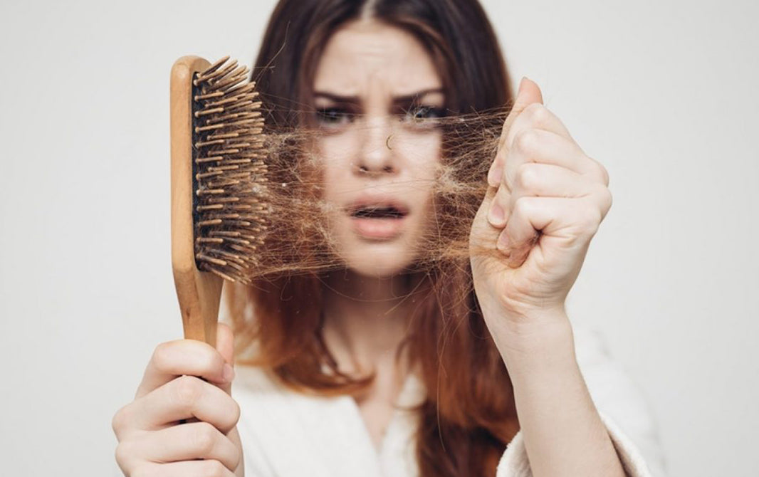 Meu cabelo não para de cair, o que pode ser?