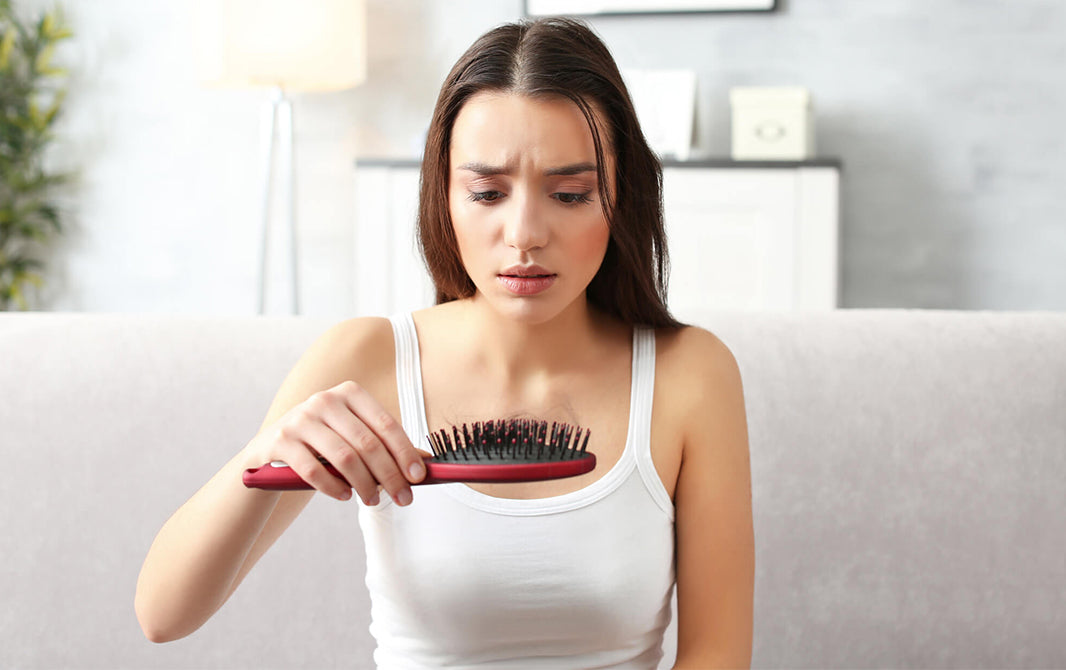 É normal o cabelo cair tanto após o parto?