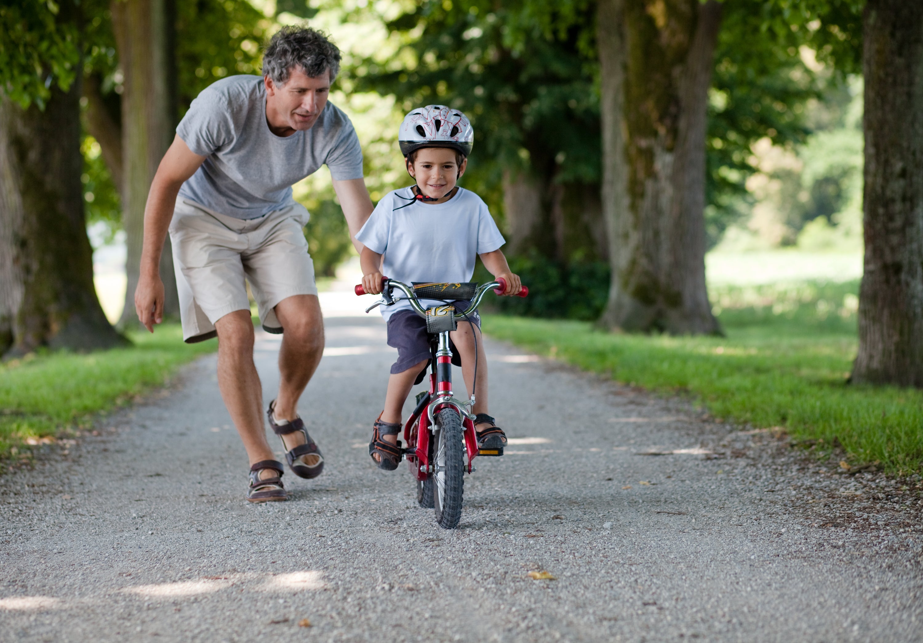 Saiba como ensinar seu filho a andar de bicicleta