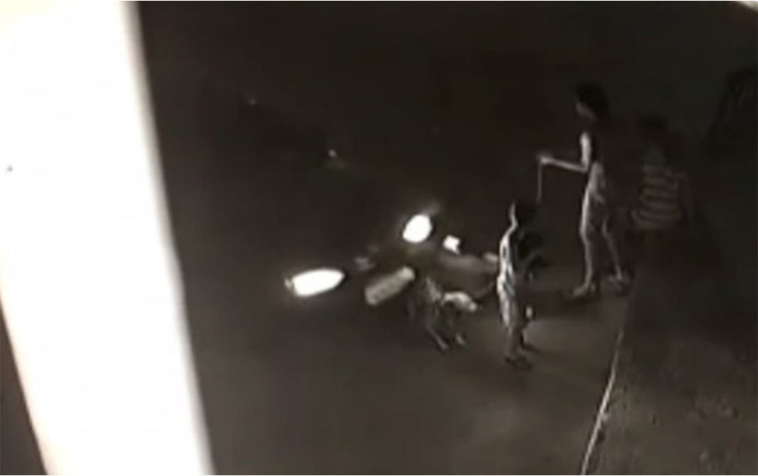 Motorista bêbado atropela crianças que brincavam em calçada
