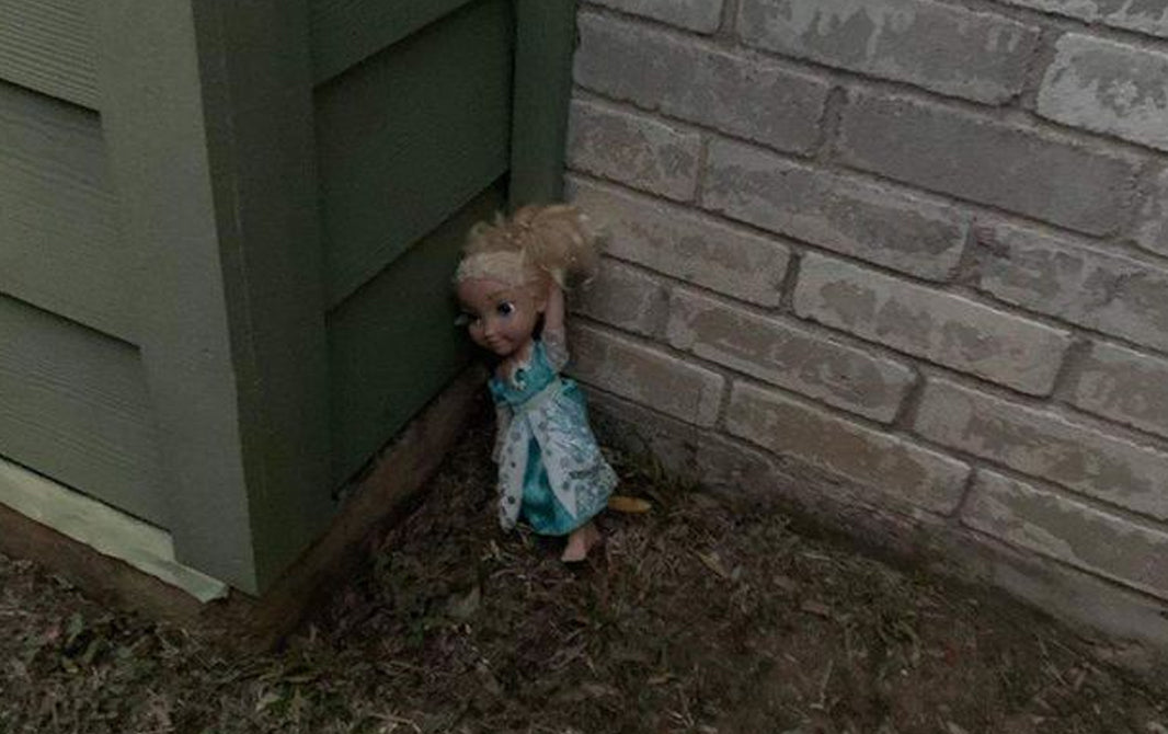 Família diz ser assombrada por boneca Elsa, de Frozen