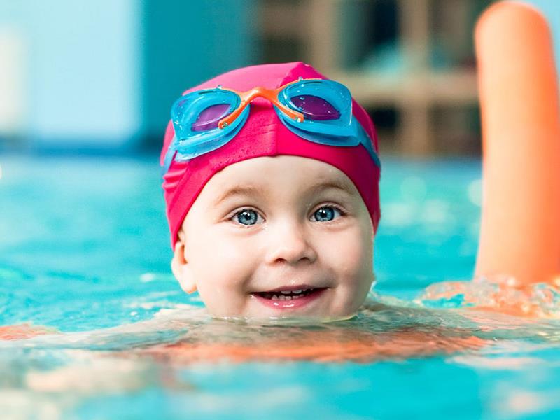 A importância da natação para bebês e crianças