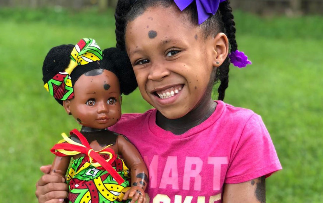Pai manda personalizar boneca para ficar parecida com a filha