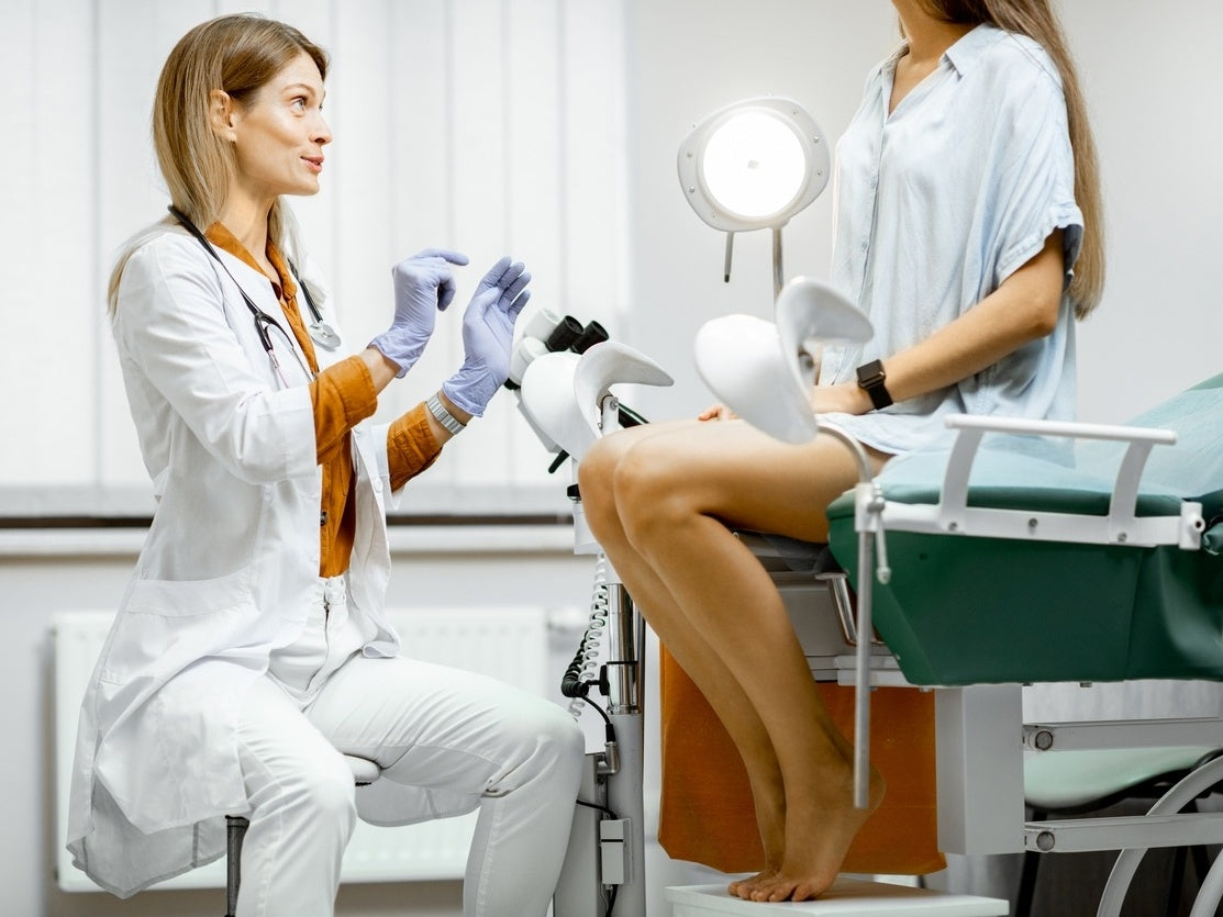 Check-up anual com ginecologista é indispensável para mulheres