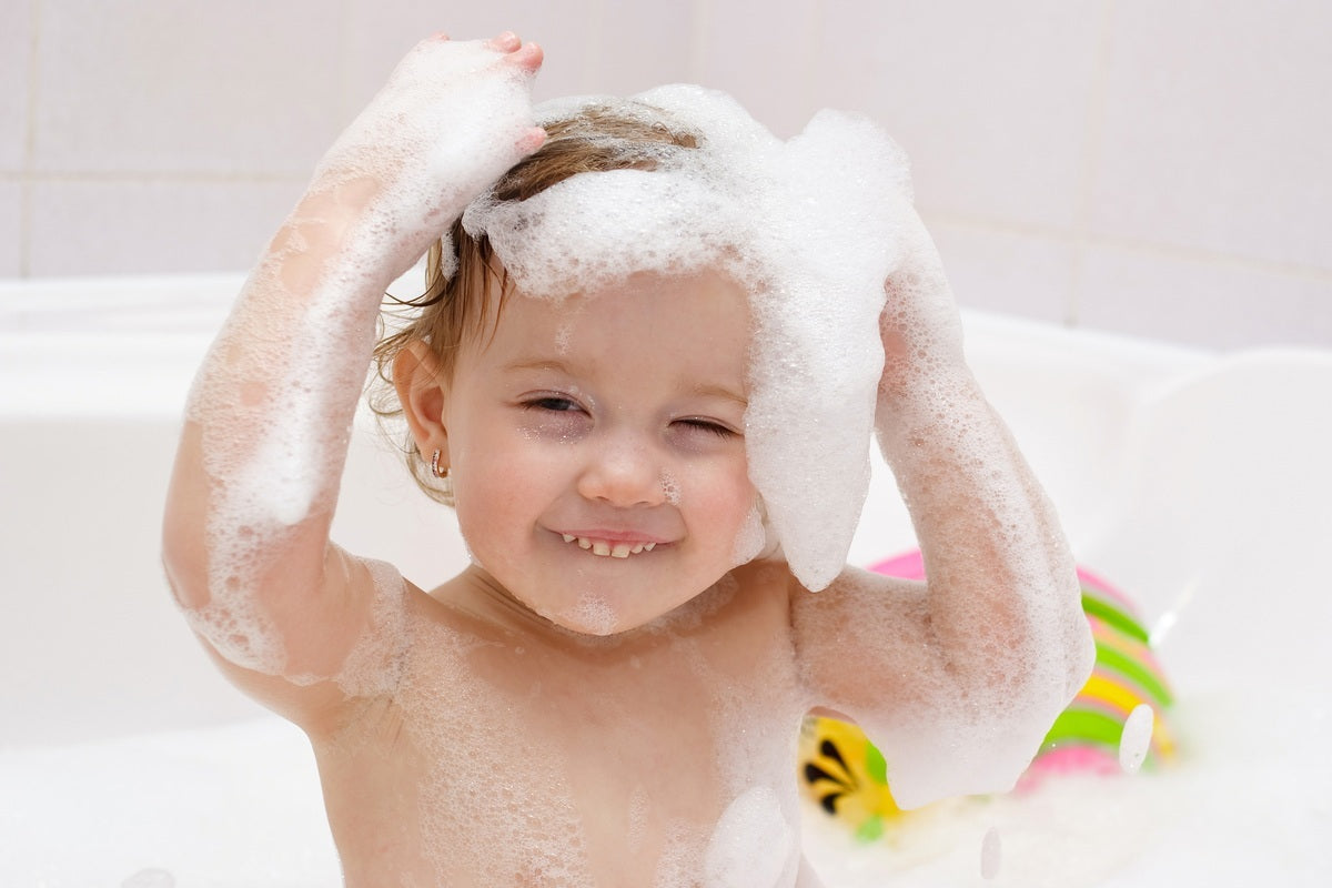 Como deixar o banho das crianças mais divertido? Veja 5 dicas