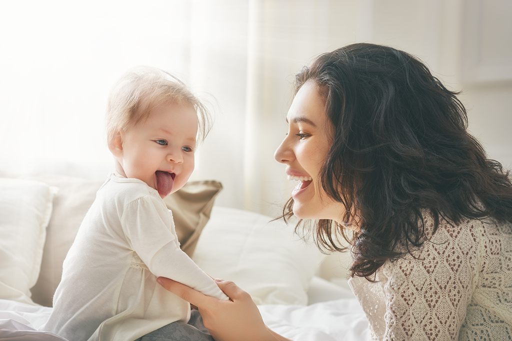 Bebês prestam mais atenção a sons com voz exagerada