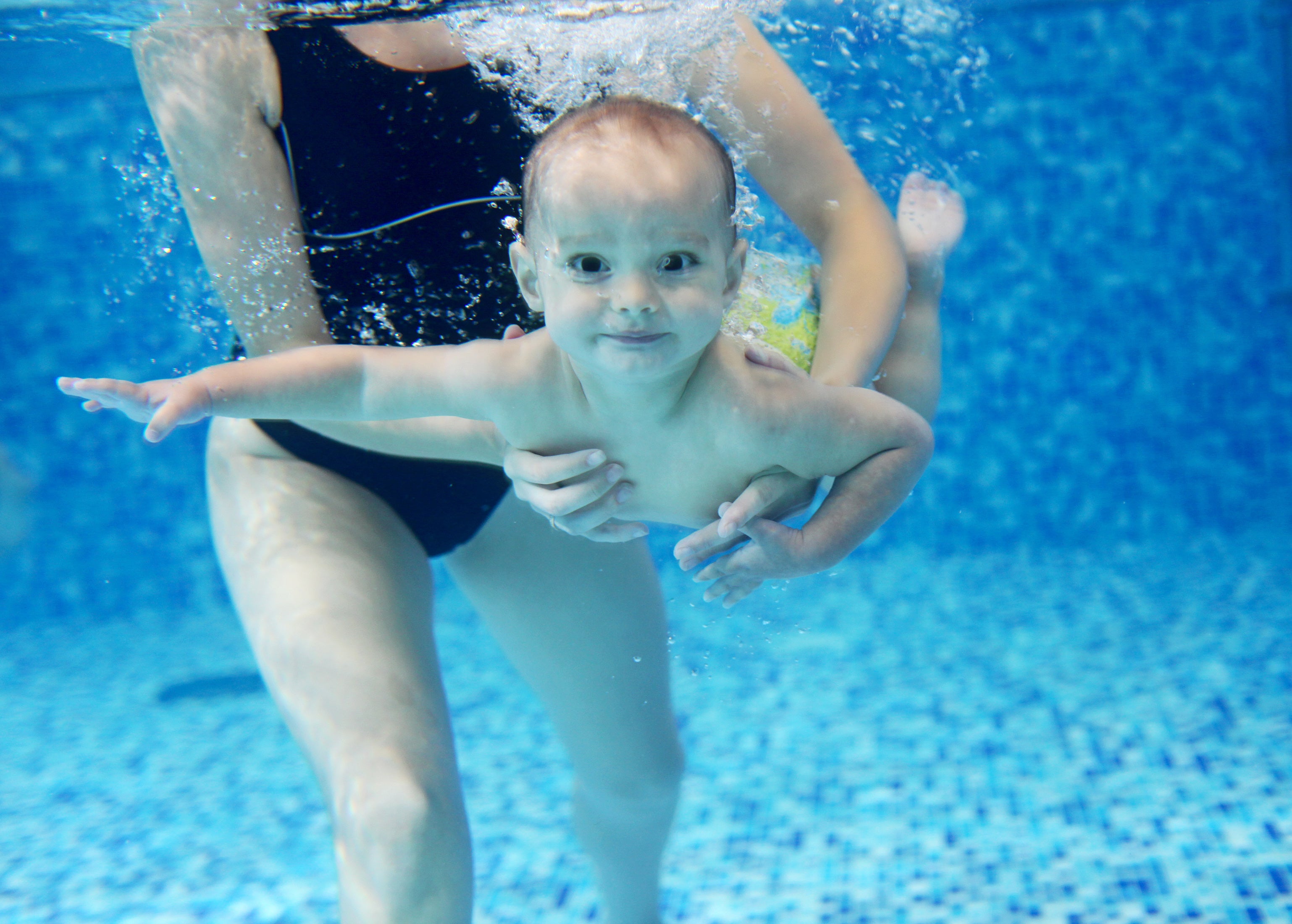 Benefícios da natação para bebês